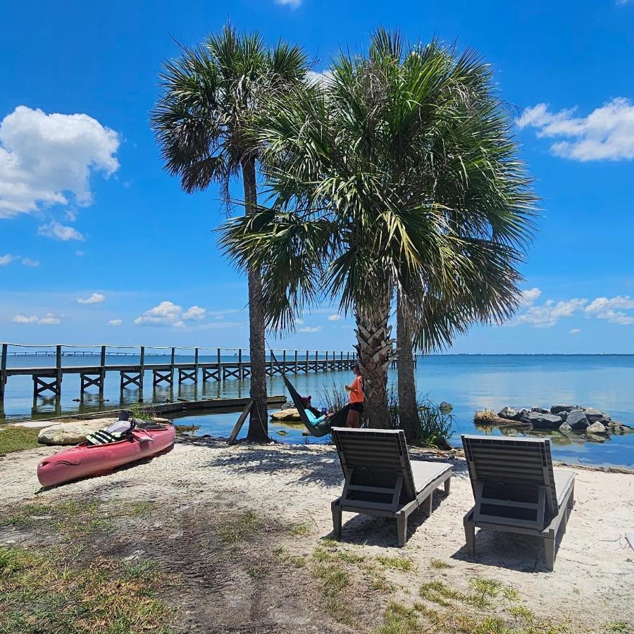 Nasa Waterfront Dolphin Suite Titusville Exterior photo